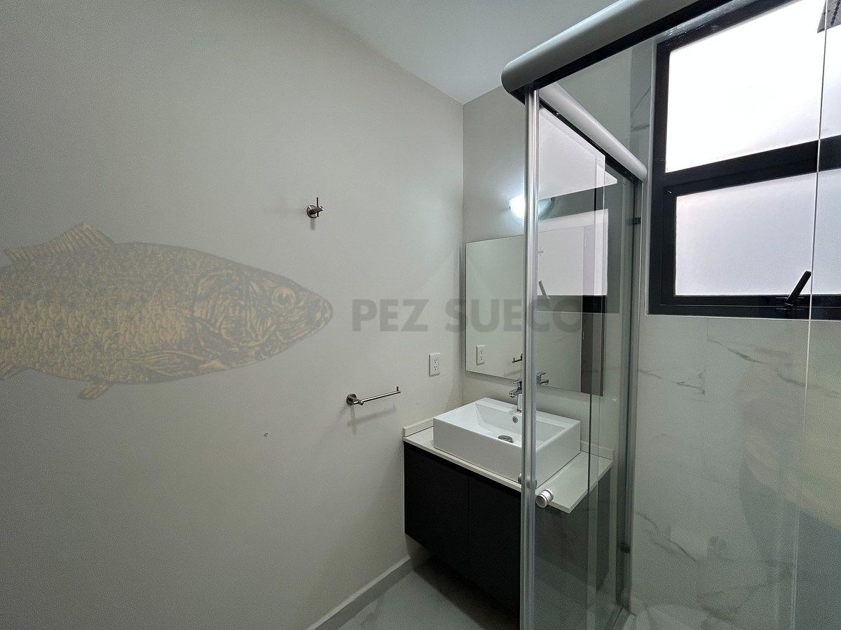 11 of 25: Baño compelto nuevo