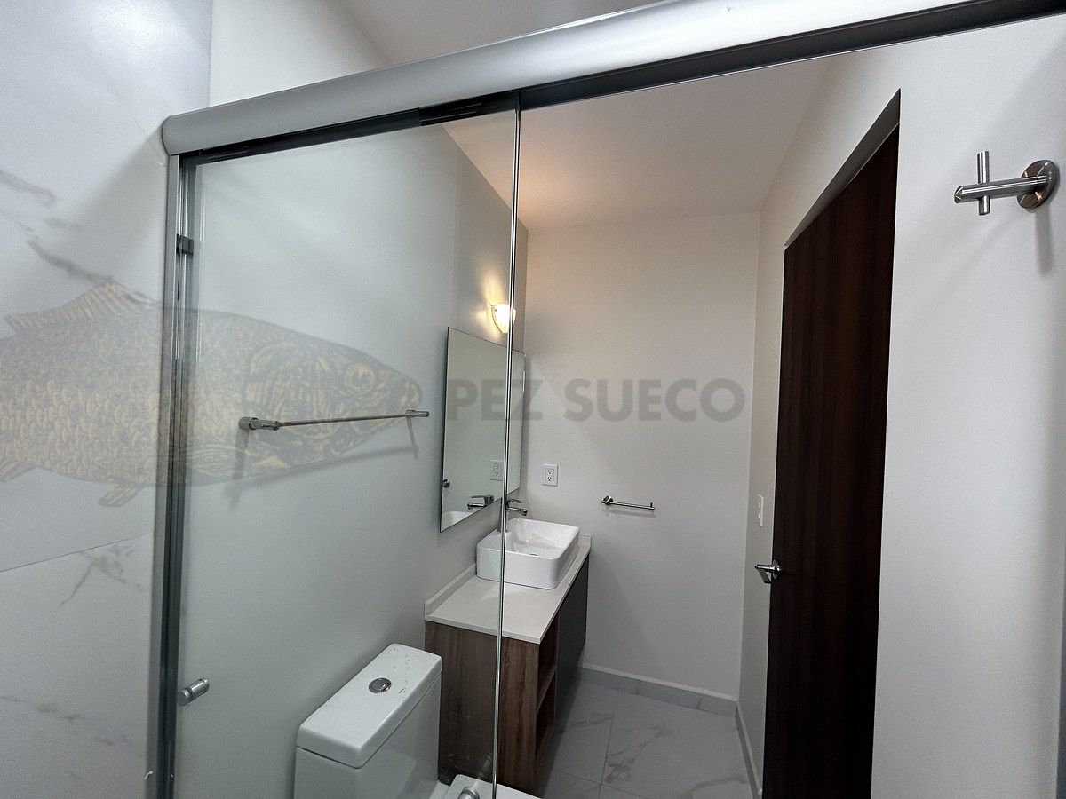 12 of 25: Baño completo nuevo