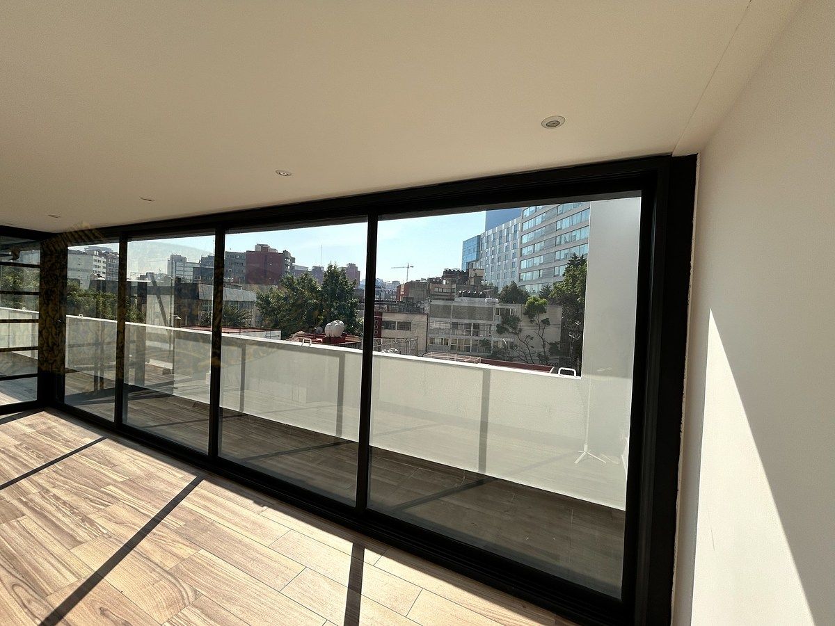 21 of 25: Recámara con acabados termo acústicos