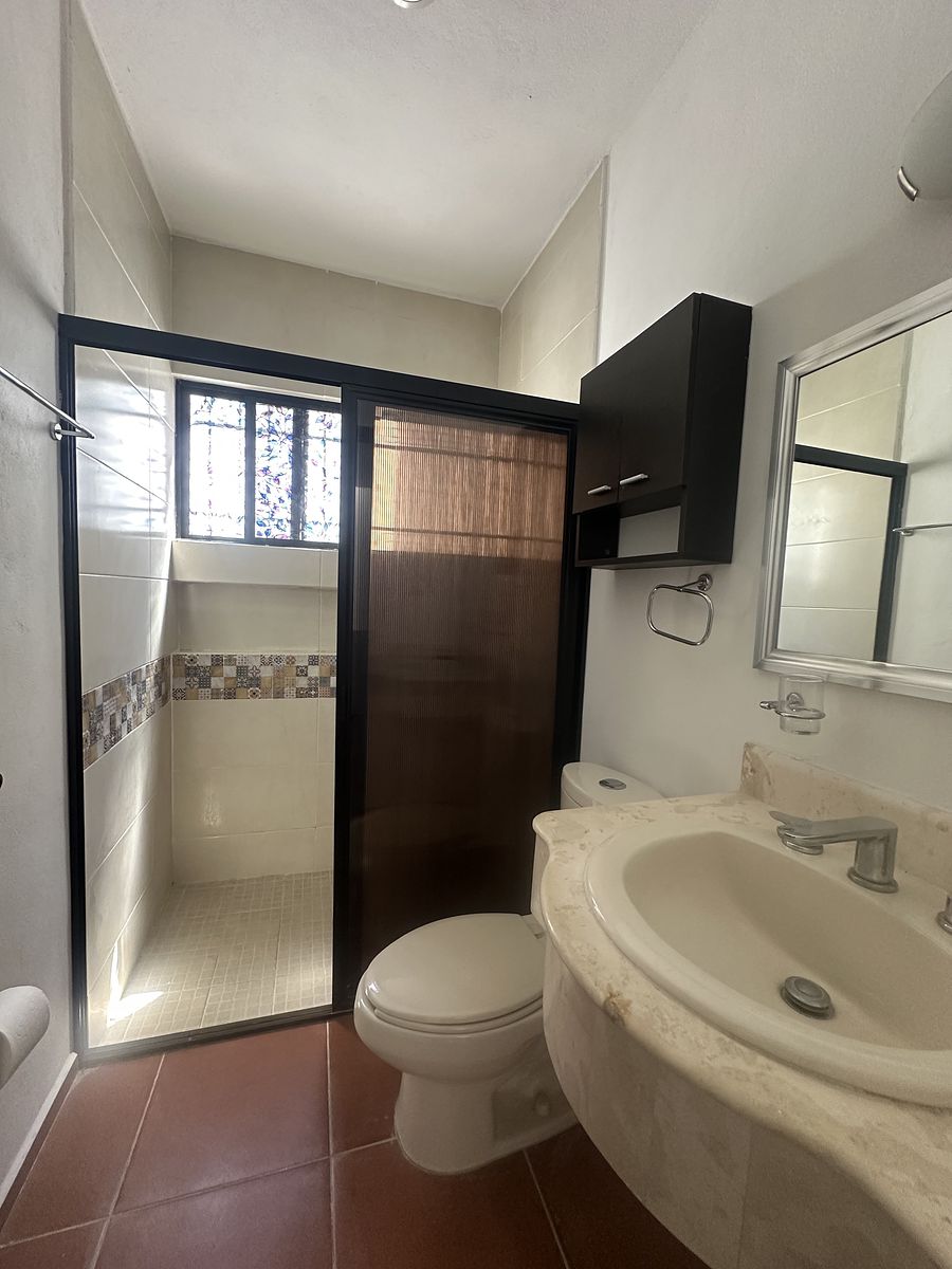 12 de 12: Baño #3
Planta alta