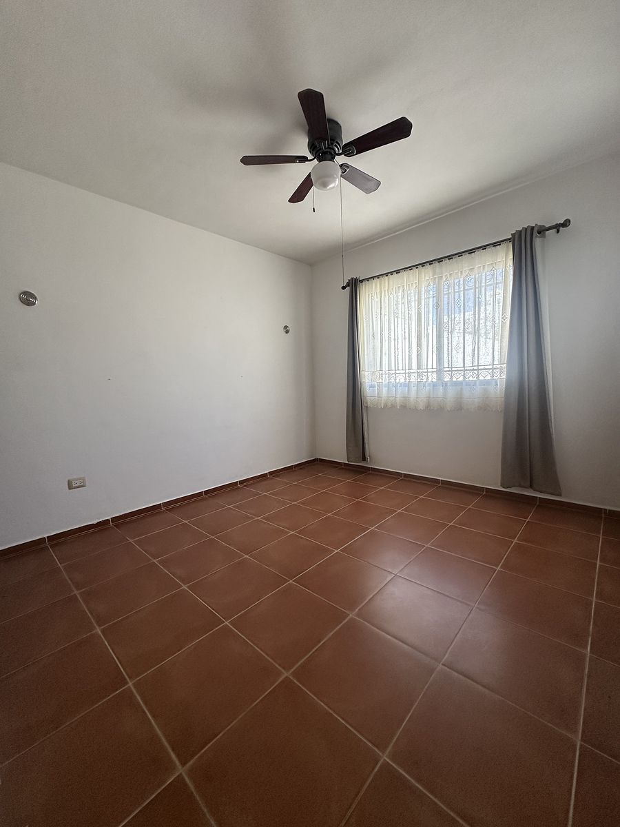 5 de 12: Habitación #1
Planta baja