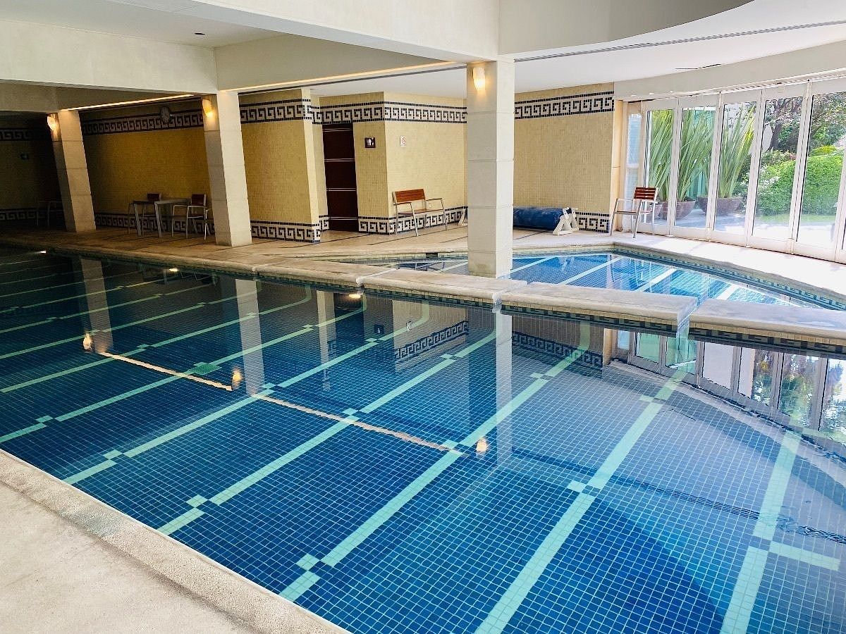 27 de 28: Alberca Techada