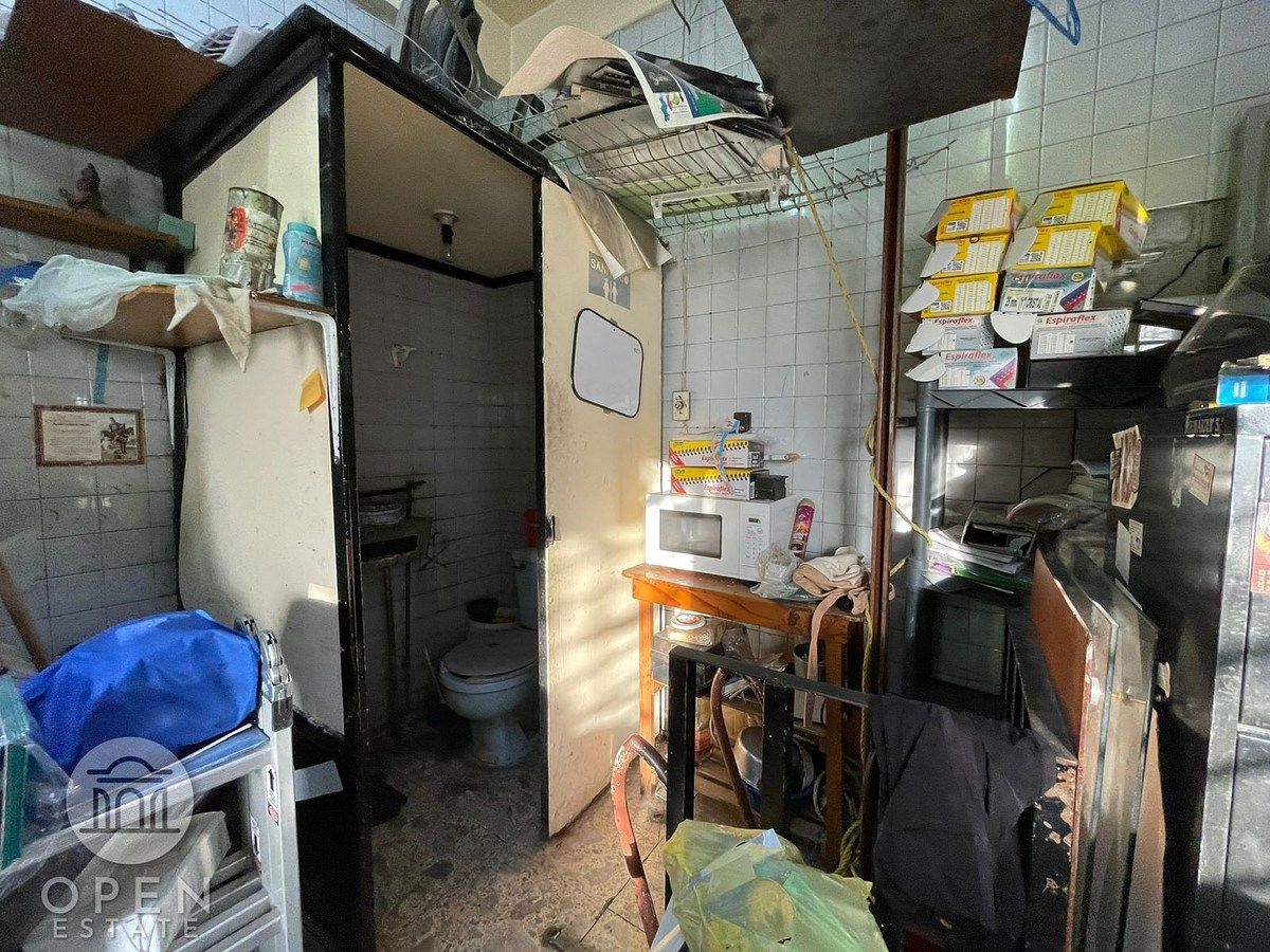 17 de 25: segunda parte del local