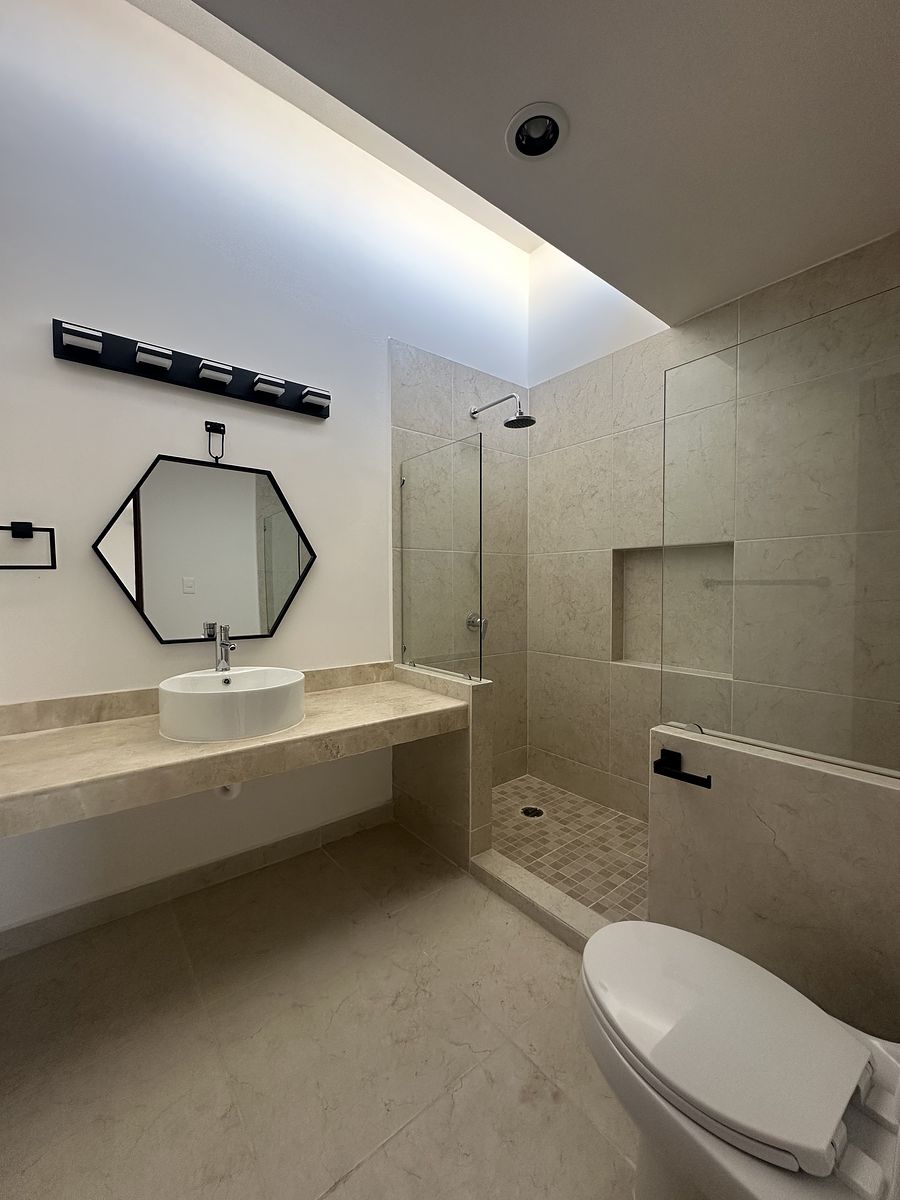 13 de 15: Baño 
Habitación #2