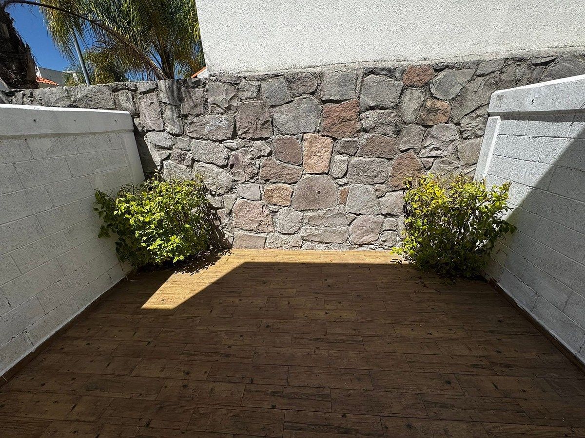9 de 26: Patio