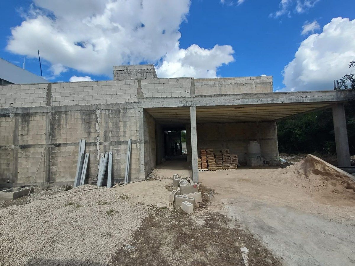2 de 11: CASA EN OBRA (FACHADA)