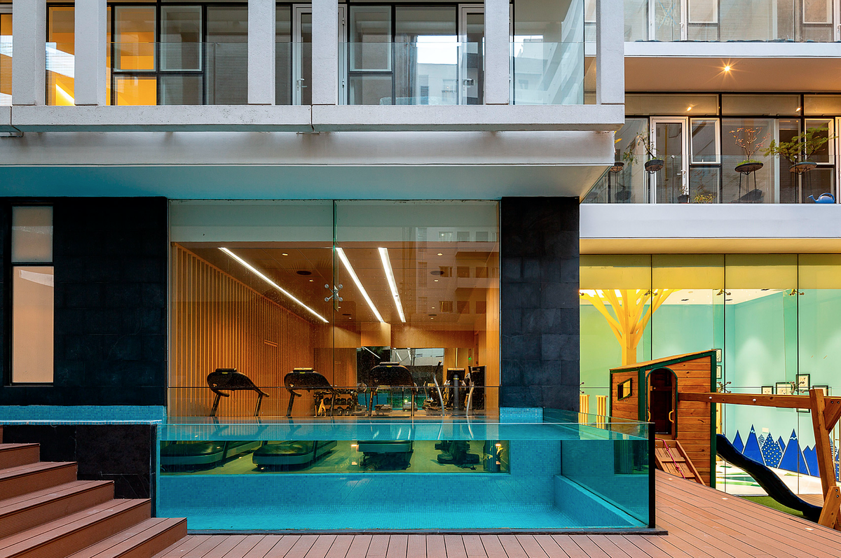 12 of 18: Carril de nado