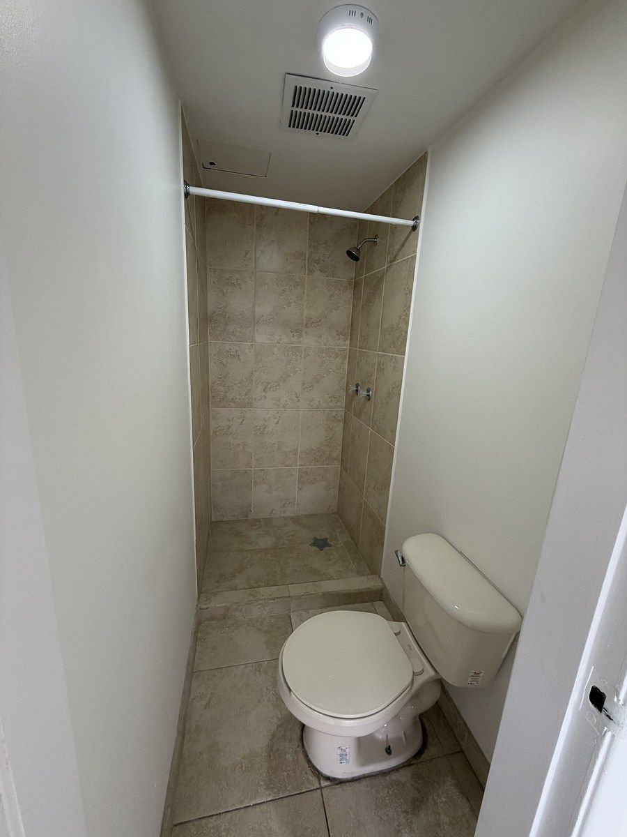 39 de 50: Baño de cuarto de servicio