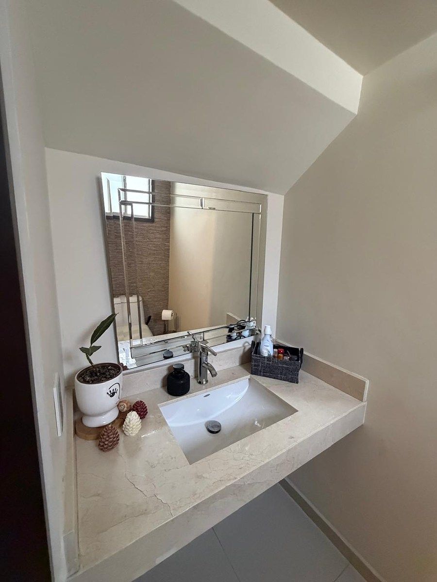 2 de 14: Medio baño