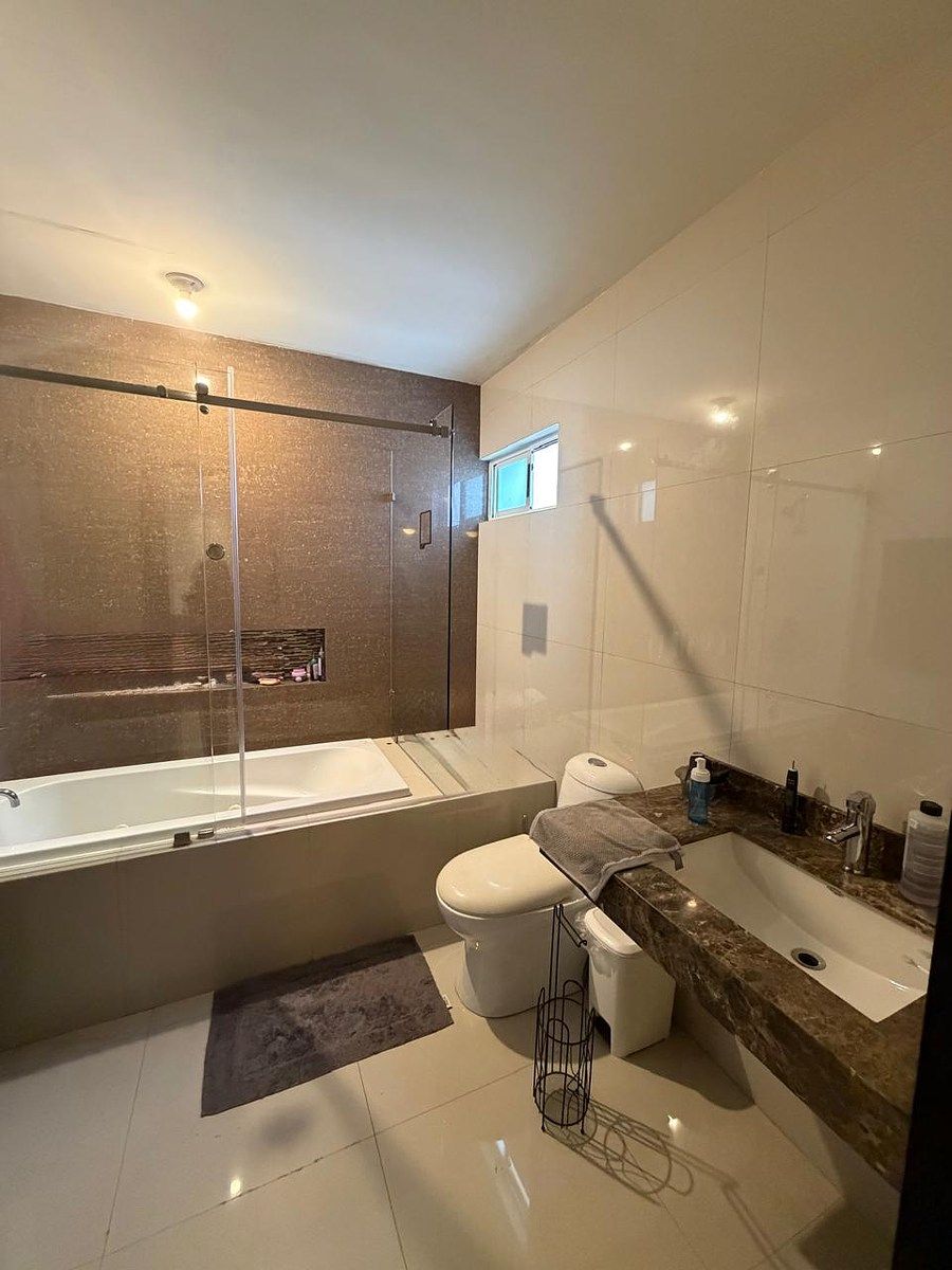 8 de 14: Baño recámara principal