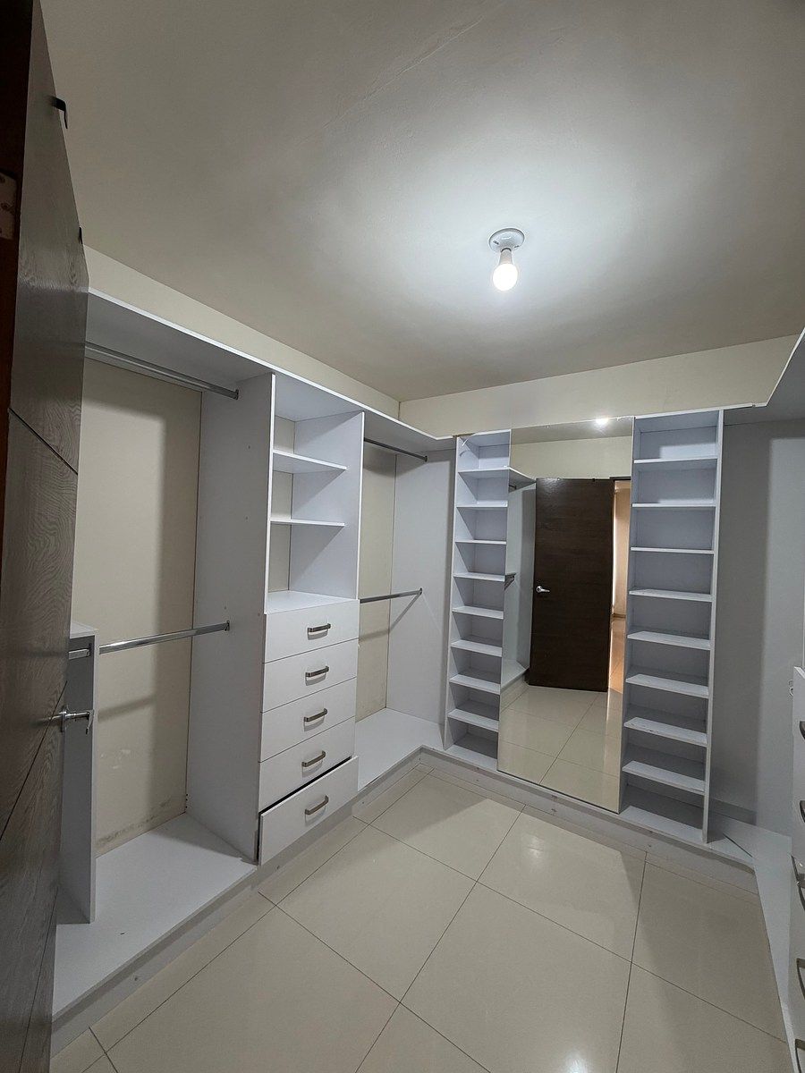 10 de 15: Walk in clóset recámara principal