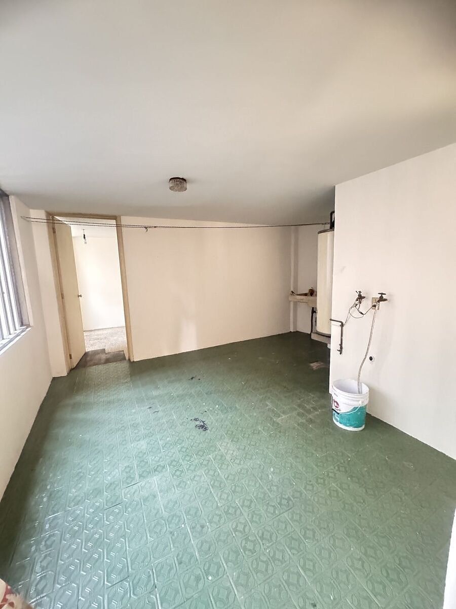 26 de 33: ÁREA DE LAVADO CON ESPACIO PARA TENDIDO