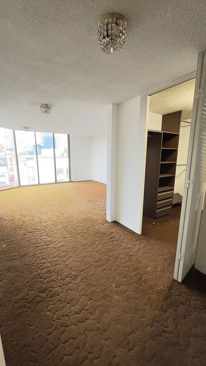 10 de 39: RECÁMARA PRINCIPAL CON VESTIDOR