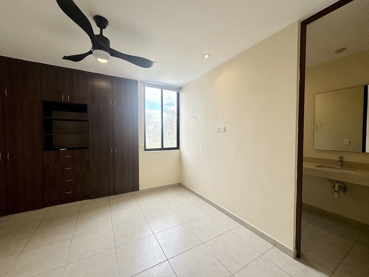 12 de 20: Recámara 2 con clóset y muy amplio baño