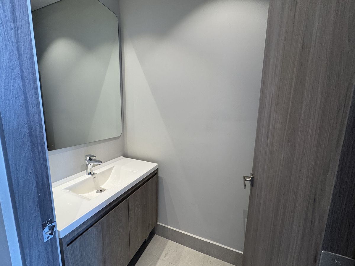 9 of 15: BAÑO DE VISITAS