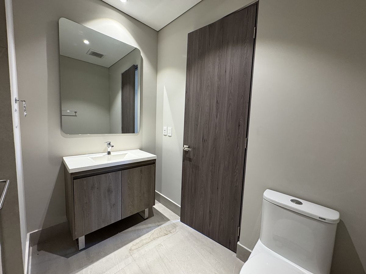 15 of 15: BAÑO COMPLETO RECAMARA PRINCIPAL