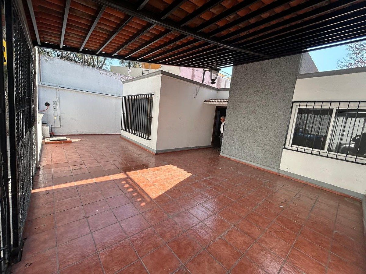 2 de 16: COCHERA 3 AUTOS