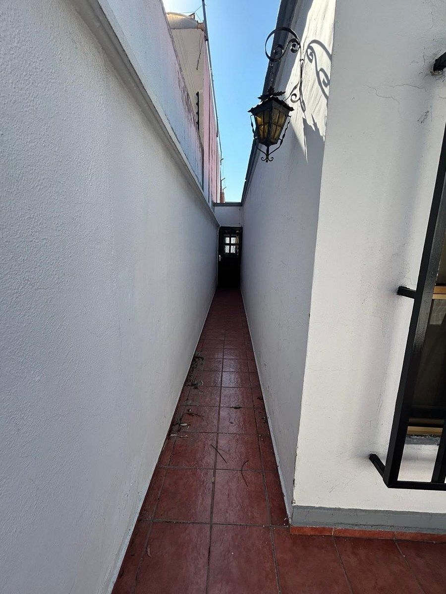 3 de 16: PASILLO LATERAL