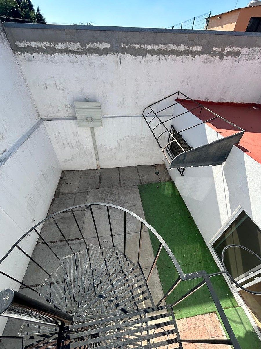 6 de 16: PATIO TRASERO