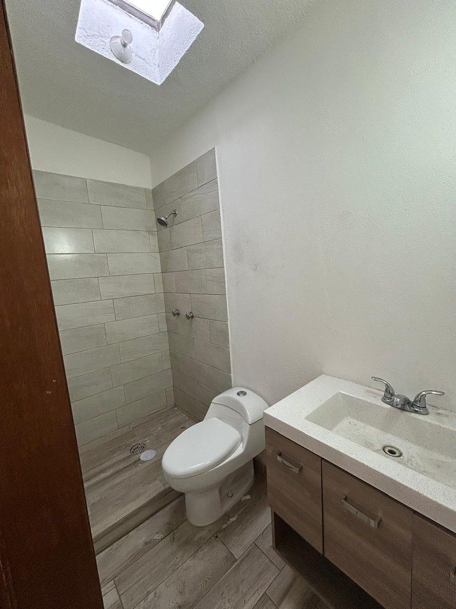 10 de 16: BAÑO 2 COMPARTIDO