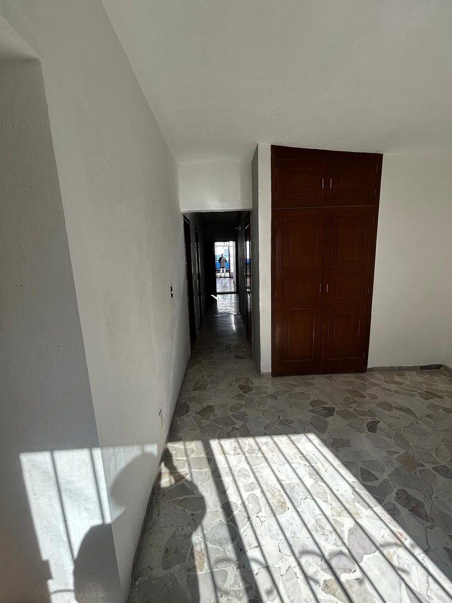 5 de 16: PASILLO DISTRIBUIDOR