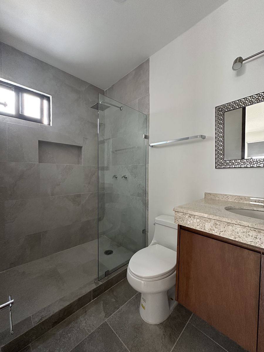 17 de 17: Baño 
Habitación #3