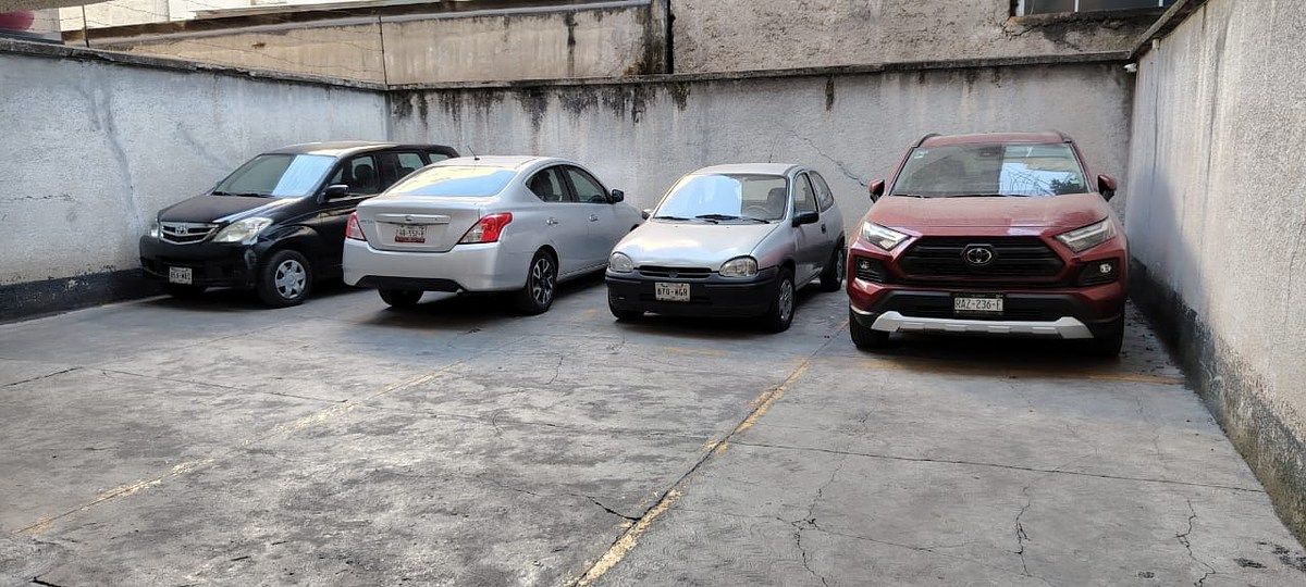 10 of 11: Estacionamiento