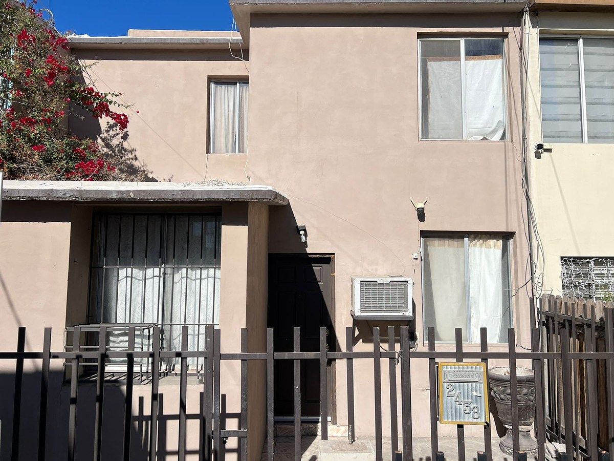En venta casa en Unidad Justo Sierra (Mexicali, B.C.)
