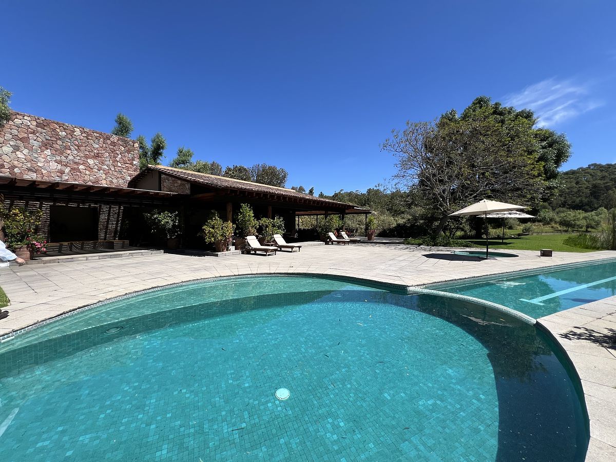 34 de 42: Alberca casa club