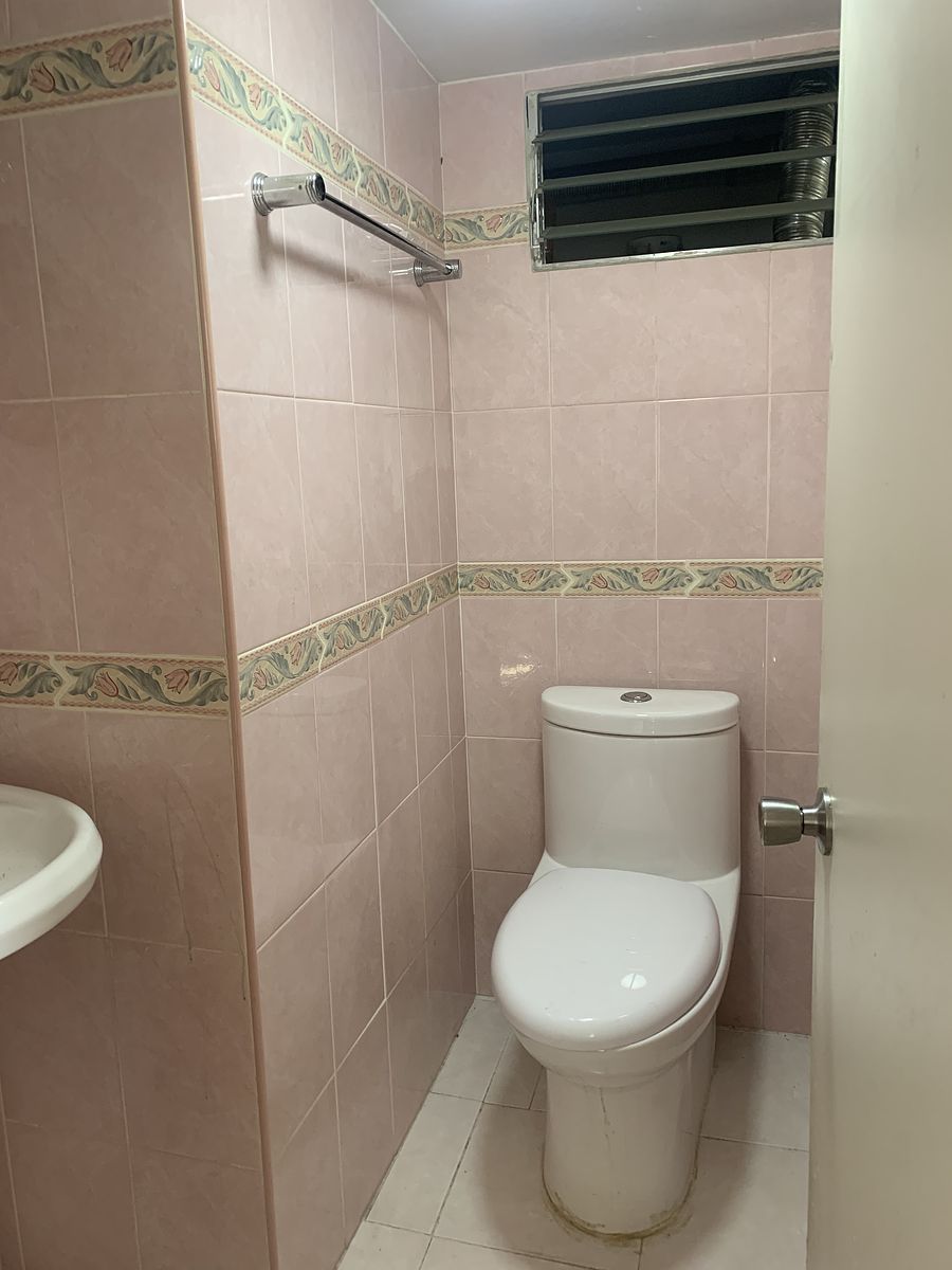 8 de 13: Medio baño