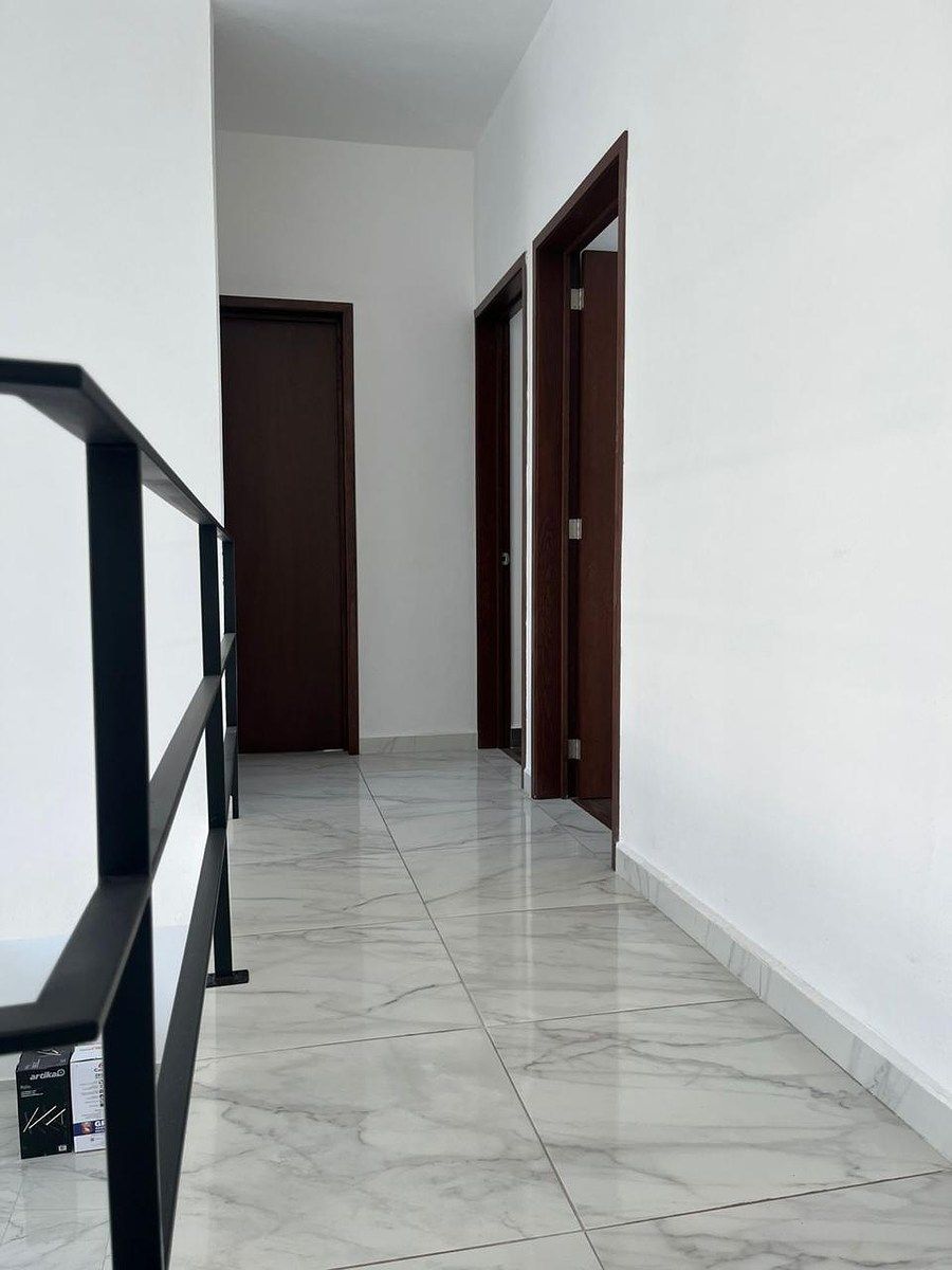 8 de 15: Andador con acceso a recamaras y baño.