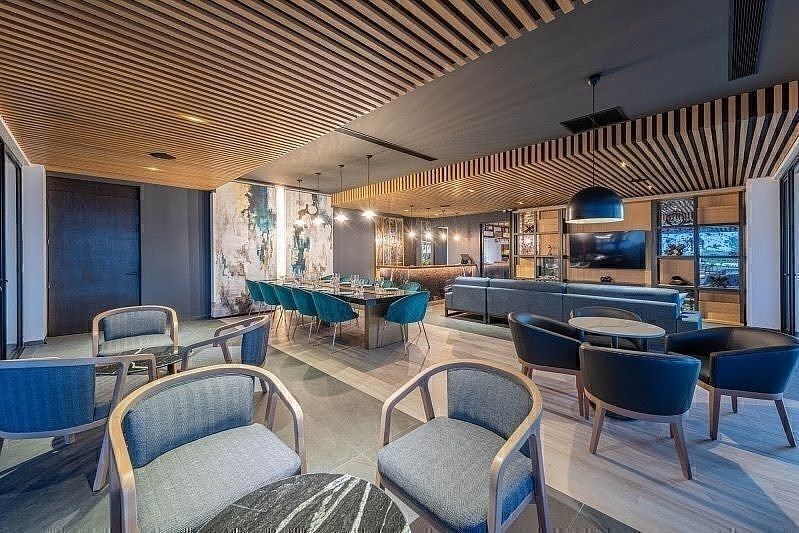 44 de 50: Salón VIP