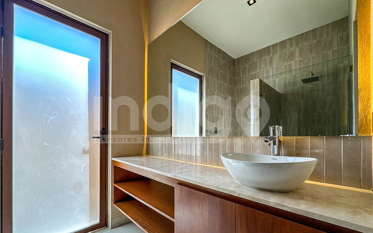 13 de 50: Baño Completo de Visitas