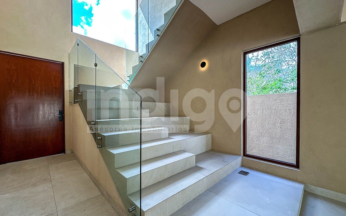 16 de 50: Escalera Planta Alta