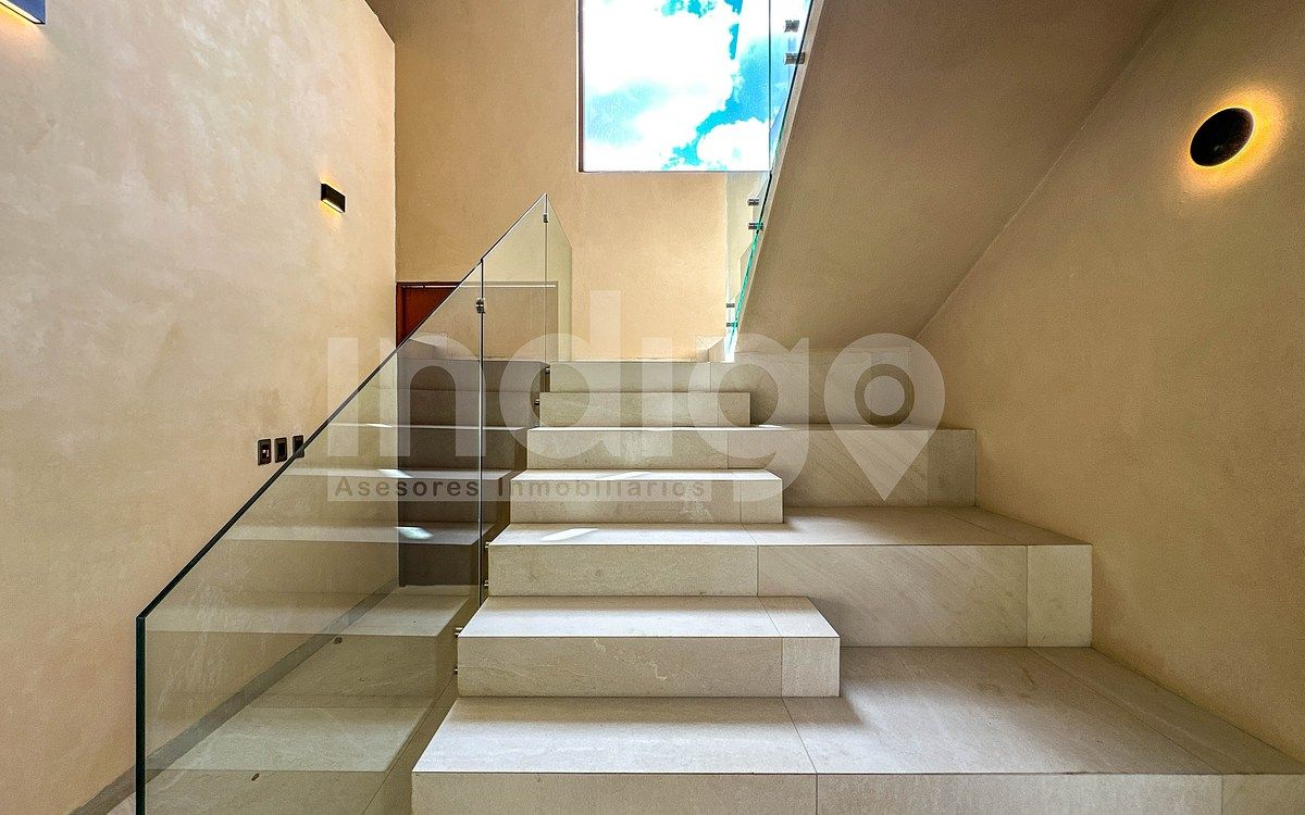 17 de 50: Escalera Planta Alta