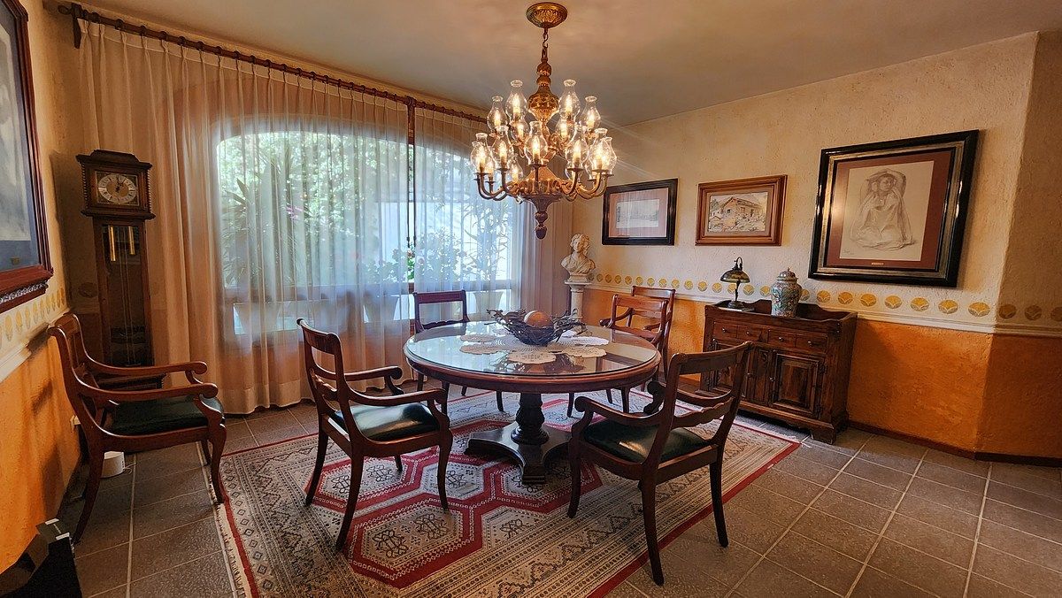 7 of 37: Antecomedor