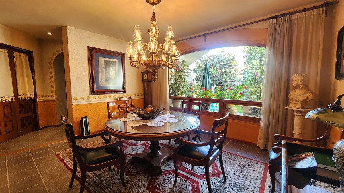 11 of 37: Antecomedor