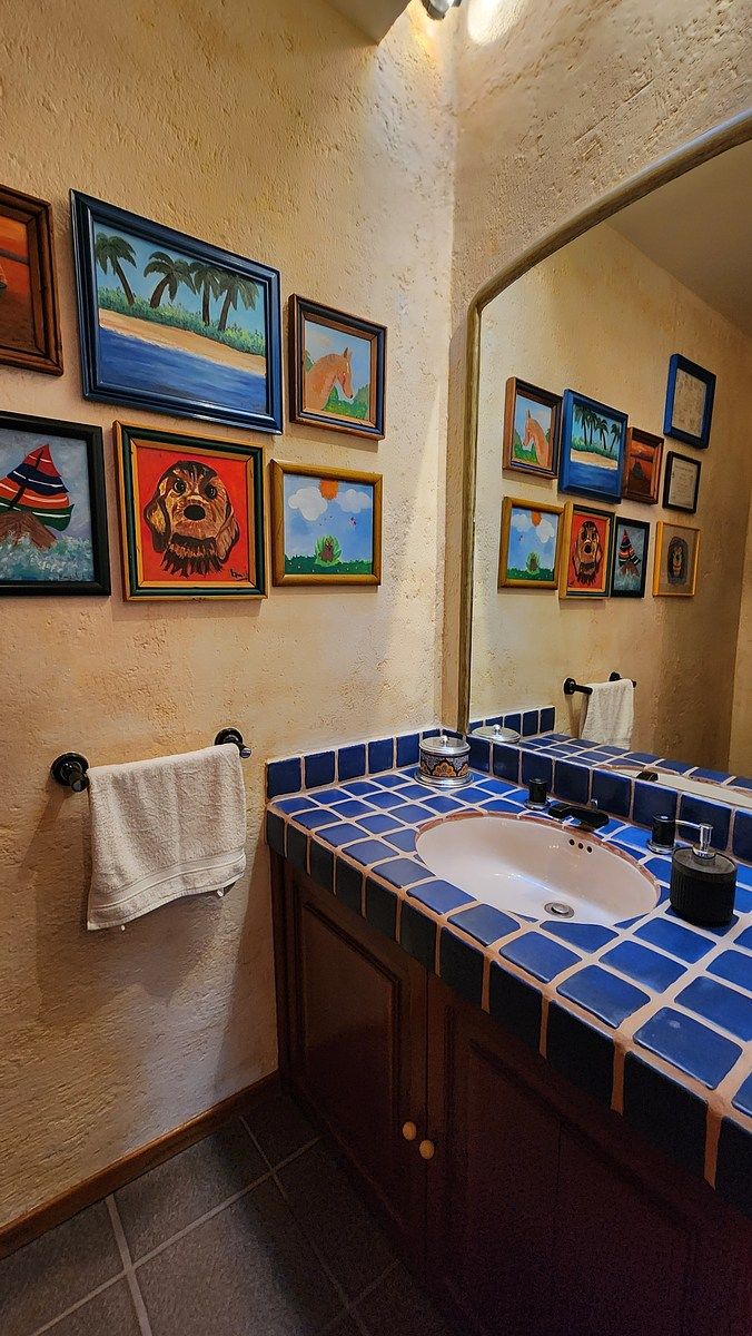 26 of 37: Baño biblioteca