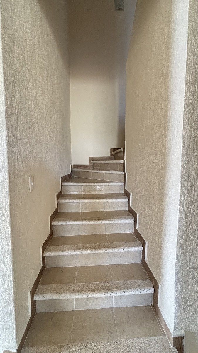 17 de 34: acceso a segundo piso