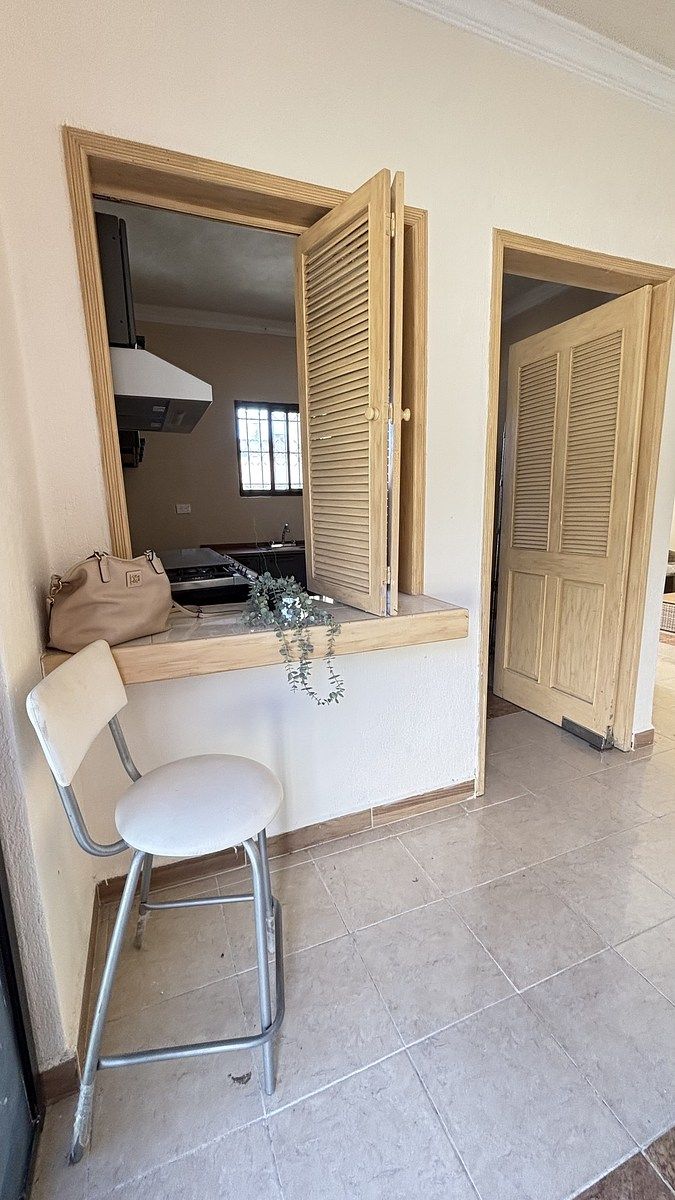 11 de 34: barra de servicio a la cocina