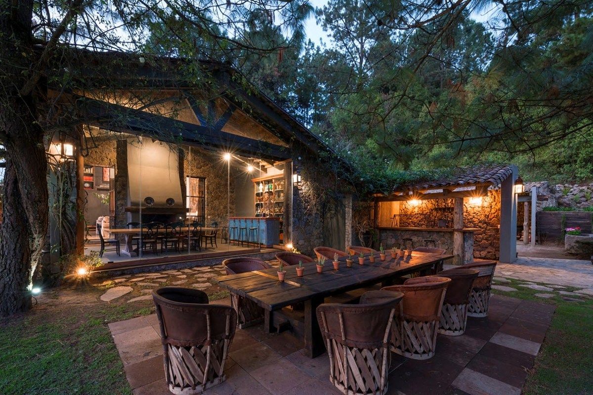 9 of 29: Comedor exterior de la casa principal