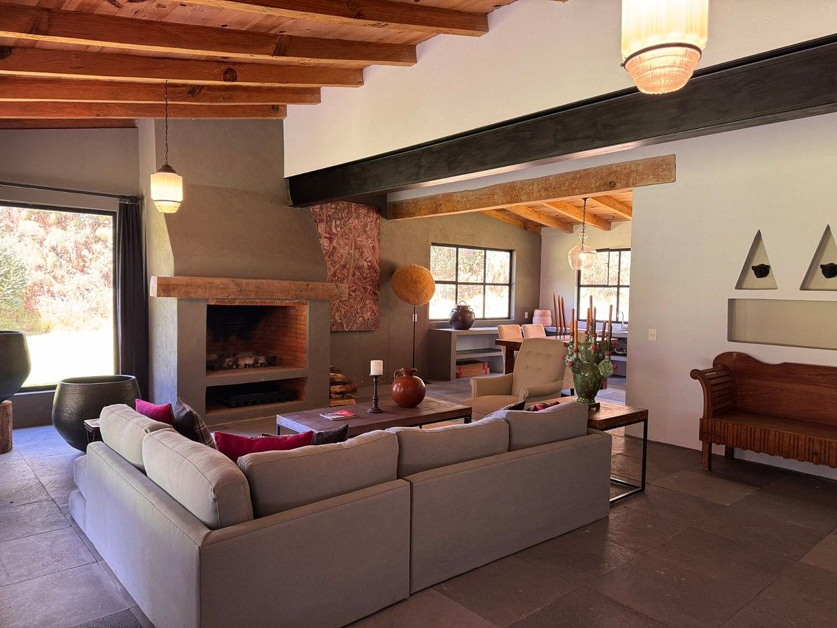 24 of 29: Sala Casa Chica