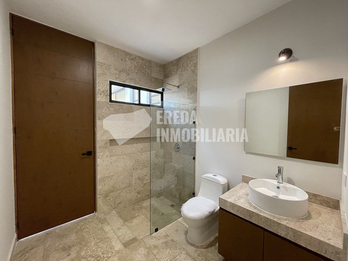 25 of 49: BAÑO DE VISITAS