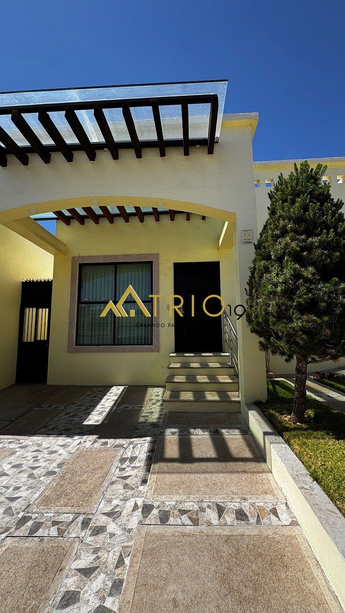 1 de 19: Fachada desde el interior