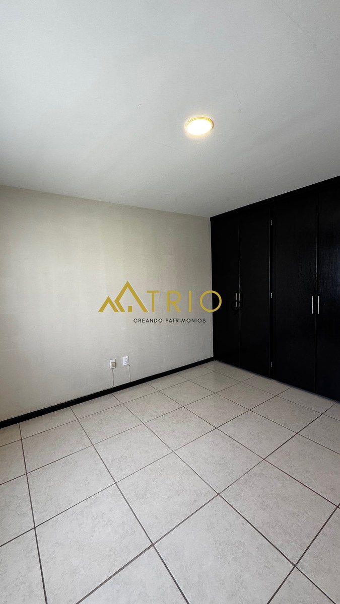 8 de 19: Closet de recámara secundaria