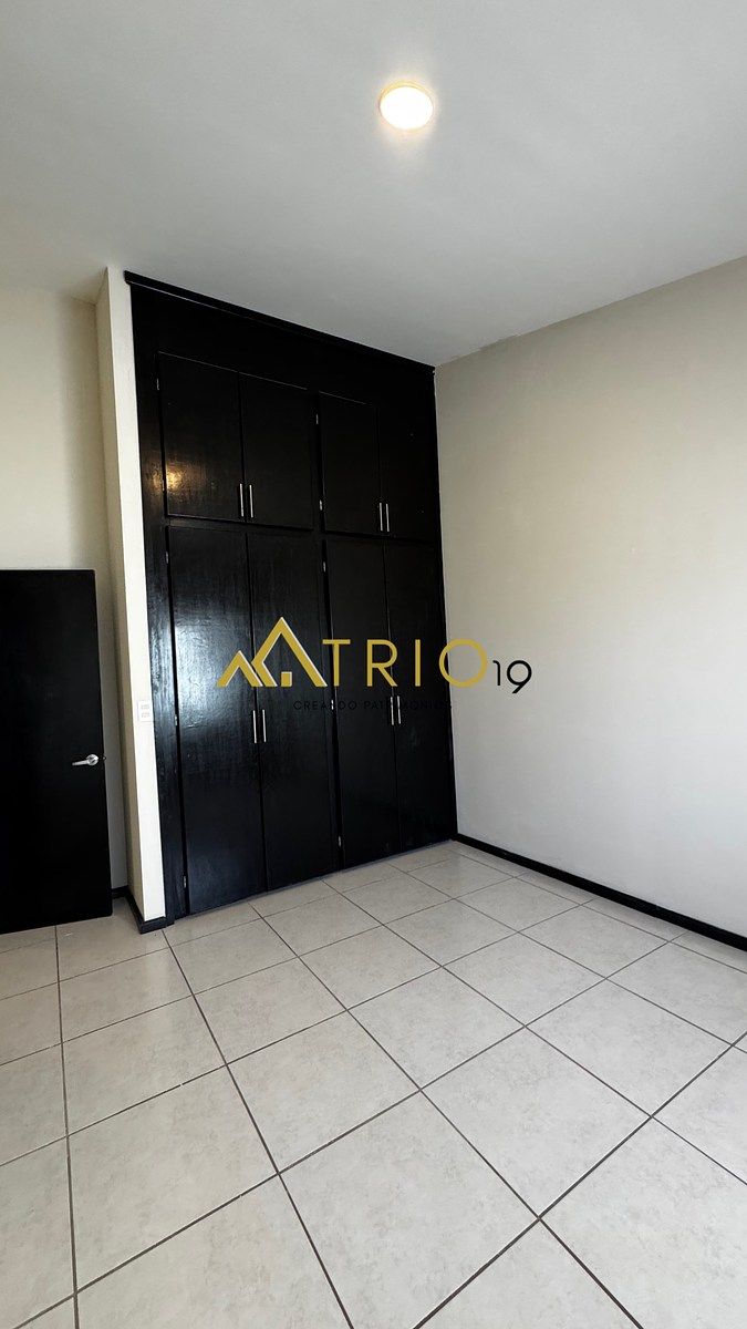 9 de 19: Closet de recámara secundaria