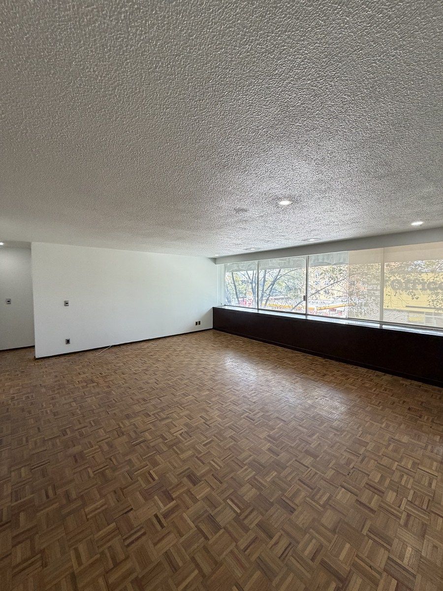 2 de 18: SALA / COMEDOR