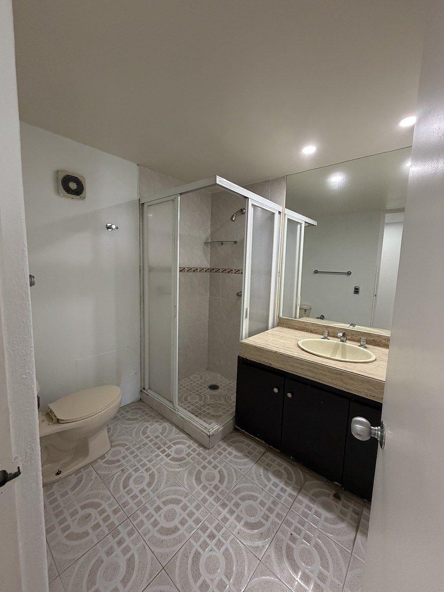 9 de 18: BAÑO HABITACIÓN