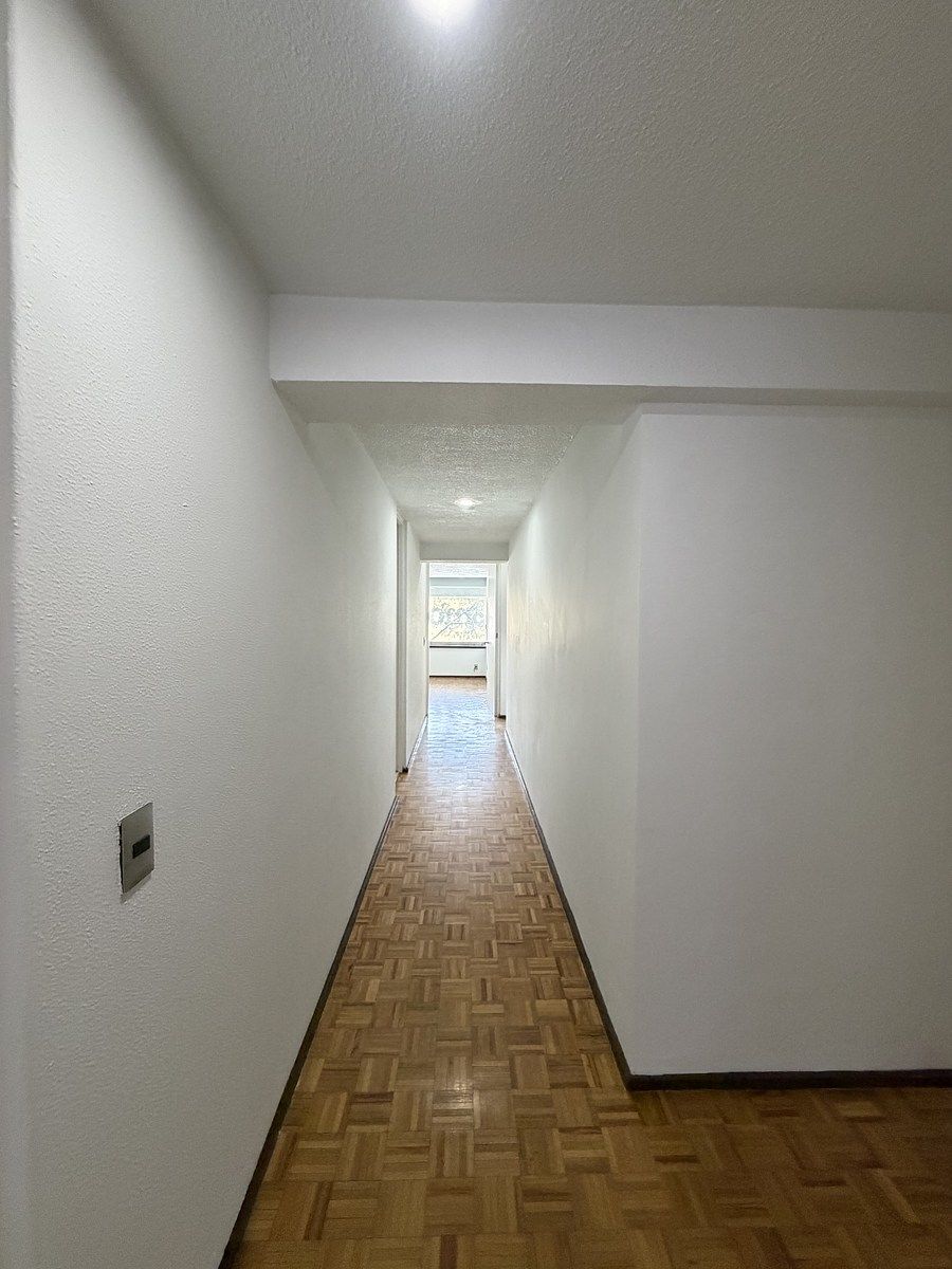 15 de 19: PASILLO DE HABITACIONES