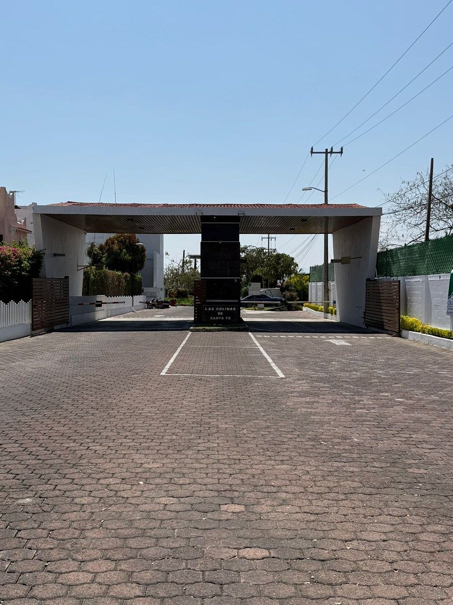 14 de 18: Entrada fraccionamiento seguridad 24/7